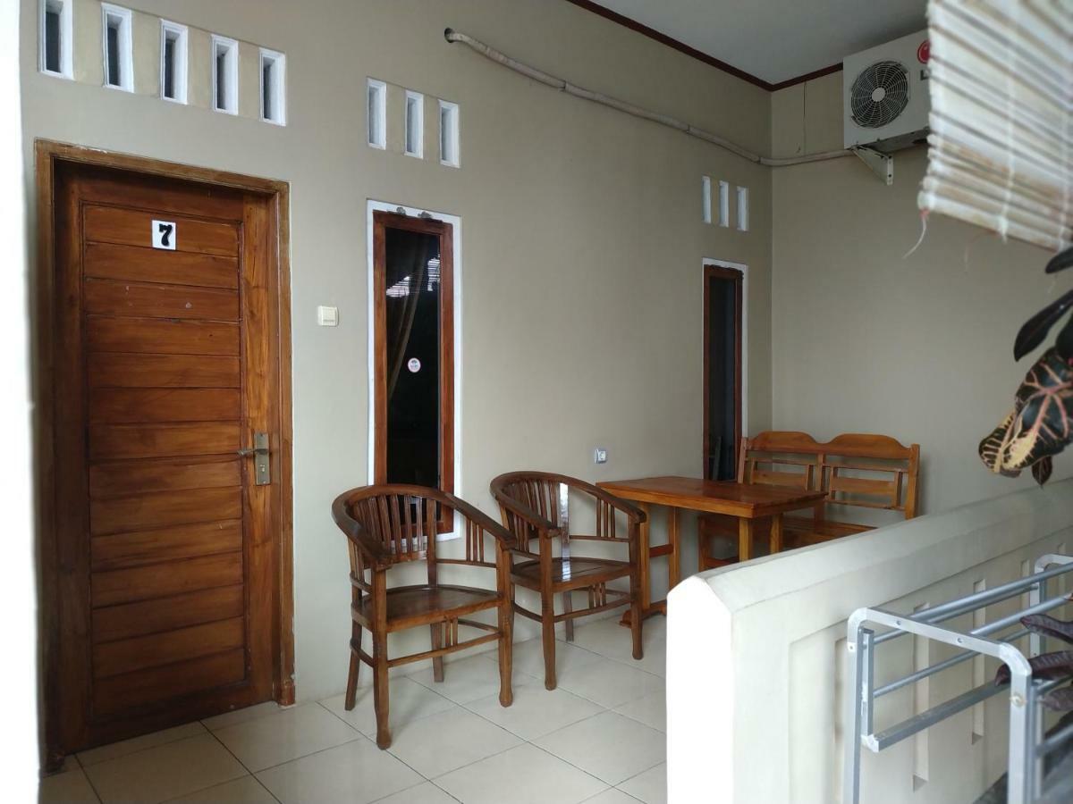 Hotel Putra Sindang Asih Batukaras Ngoại thất bức ảnh